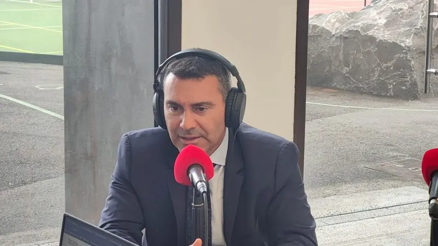 Oswaldo Betancort en el programa "A Buena Hora" de Crónicas Radio.