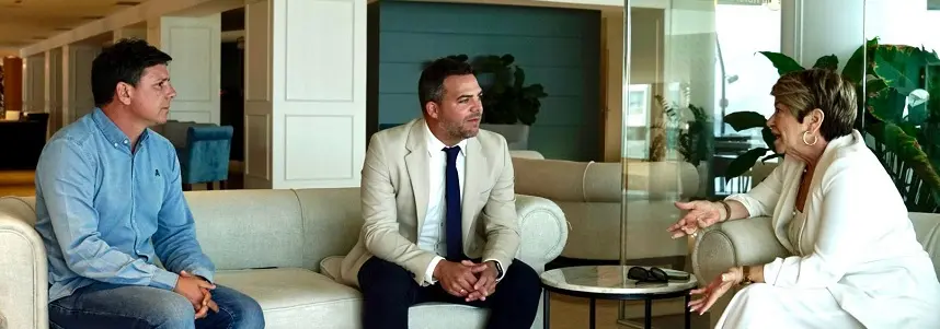 Jacobo Medina en la reunión con Salud Gil y Yeray Vega.