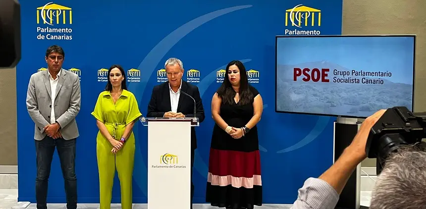 Imagen de los parlamentarios del PSOE que estuvieron este jueves en el balance del primer año de gobierno de CC y PP.