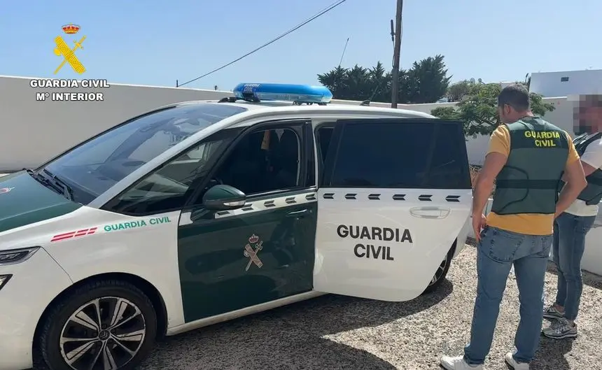 Operativo de la Guardia Civil para la detención del delincuente.