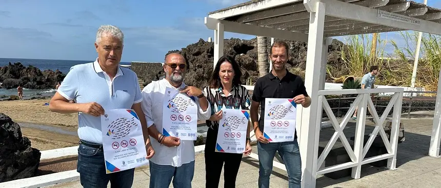 Grupo municipal declarando espacio sin humo.