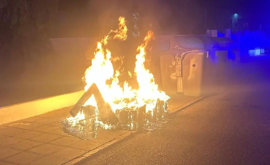 Incendio provocado en un contenedor de basura en Arrecife.