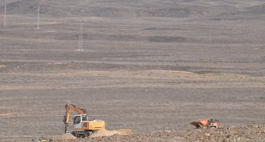 Imagen de los trabajos que se están realizando para la colocación de las torretas.