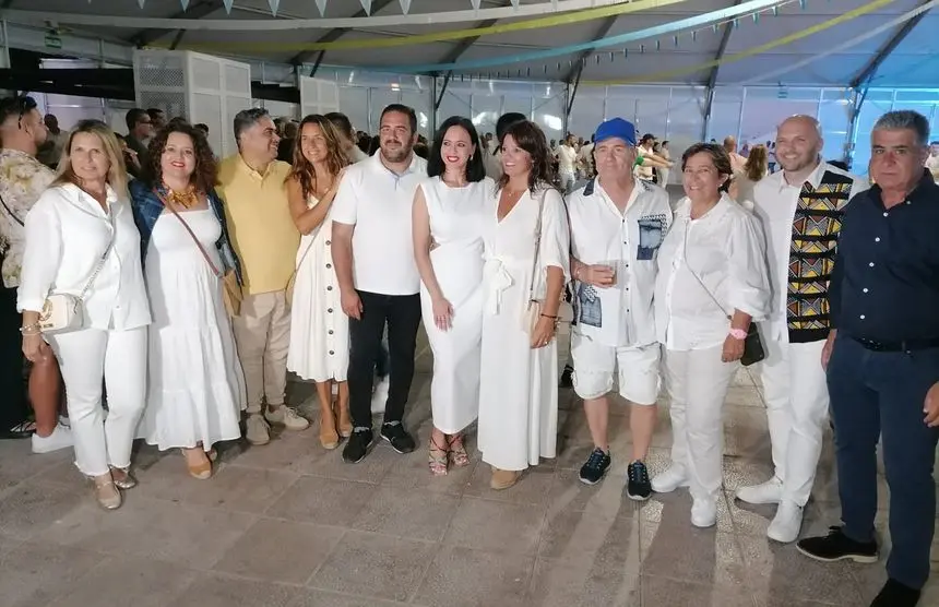 Los integrantes del Gobierno de Teguise, que en esta imagen están con nuestro compañero Chalo Frías, acudieron a todos los eventos que se desarrollaron en las distintas zonas