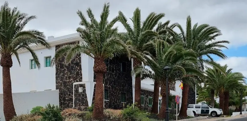 Imagen del puesto de la Guardia Civil de Yaiza donde se encuentra el detenido.