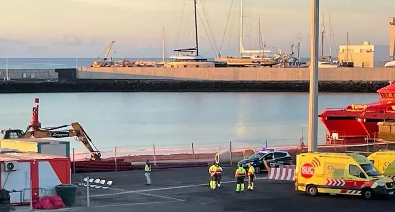 Imagen de la llegada de una embarcación a Puerto Naos.