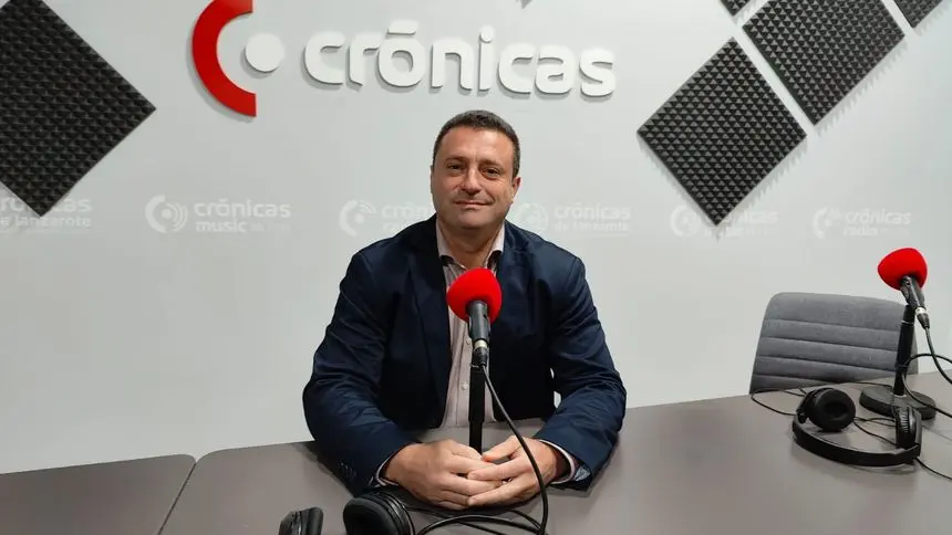 Óscar Noda en Crónicas Radio.