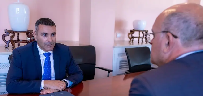 Reunión de Oswaldo Betancort con Anselmo Pestana