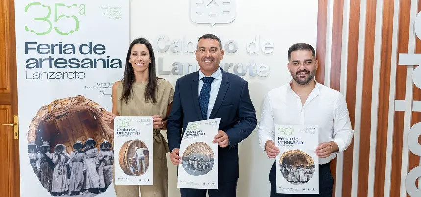 Presentación del cartel de feria de artesanía.