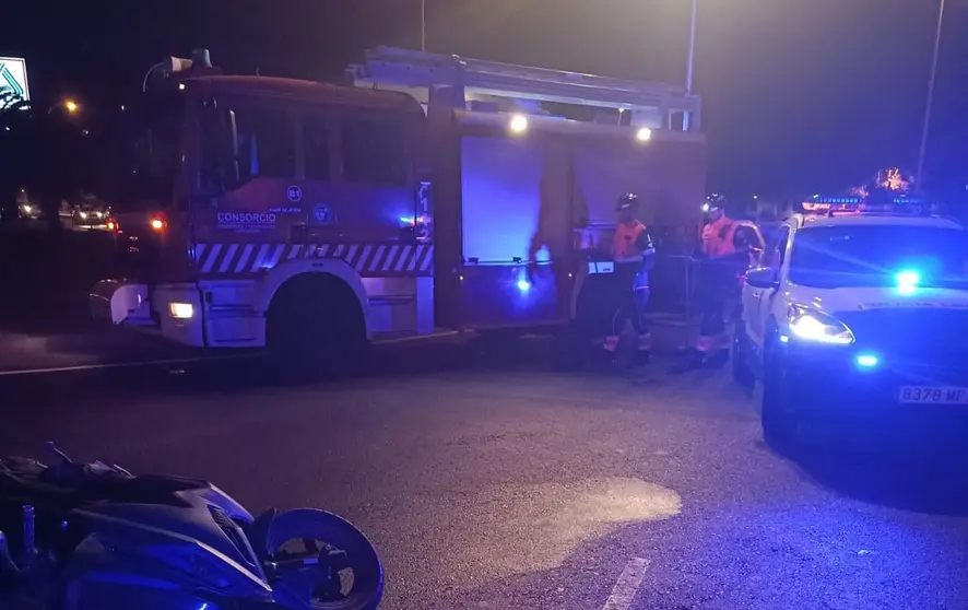 Imagen de los bomberos durante la actuación.