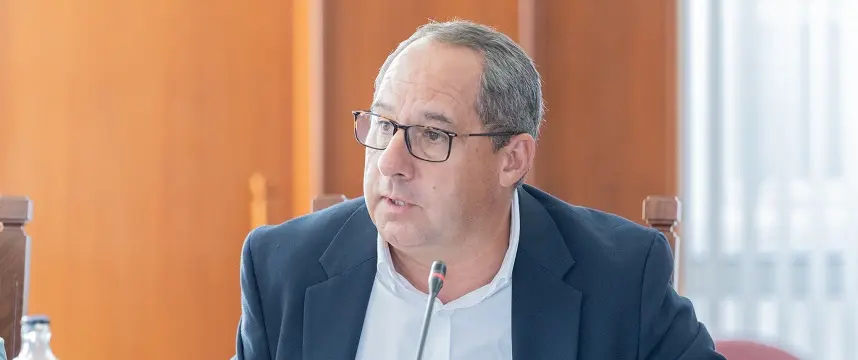 Juan Monzón en el pleno del Cabildo de Lanzarote.