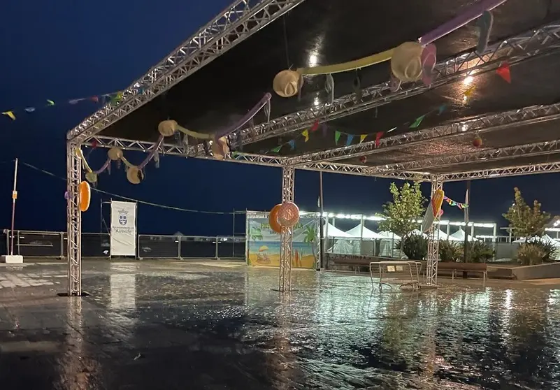 Parque Islas Canarias tras la limpieza por parte de los operarios del Ayuntamiento de Arrecife.