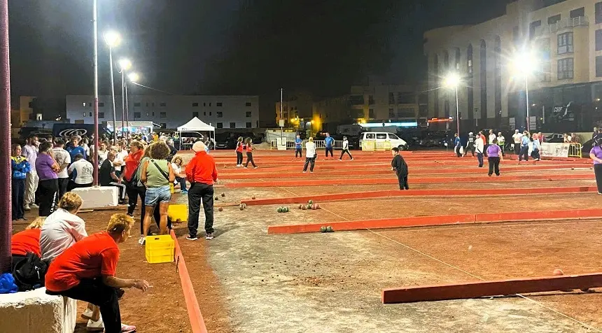Instalaciones adaptadas por el Ayuntamiento de Arrecife en el barrio de Las Salinas para el desarrollo del torneo de bolas y petancas