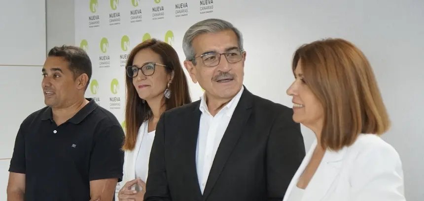Roman Rodríguez con algunos de los diputados de NC-bc