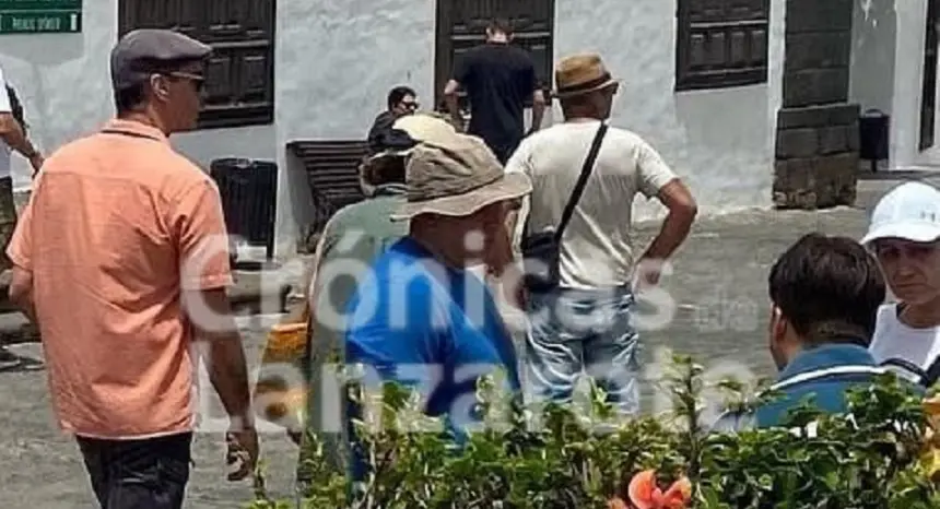 Pedro Sánchez en el mercadillo de La Villa.