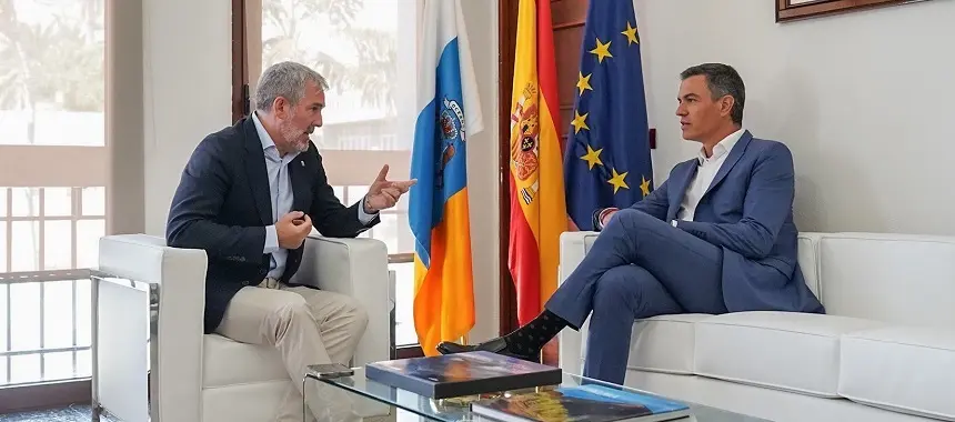 Fernando Clavijo junto a Pedro Sánchez.