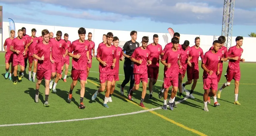 Jugadores de la UD Lanzarote durante uno de los entrenamientos de pretemporada.