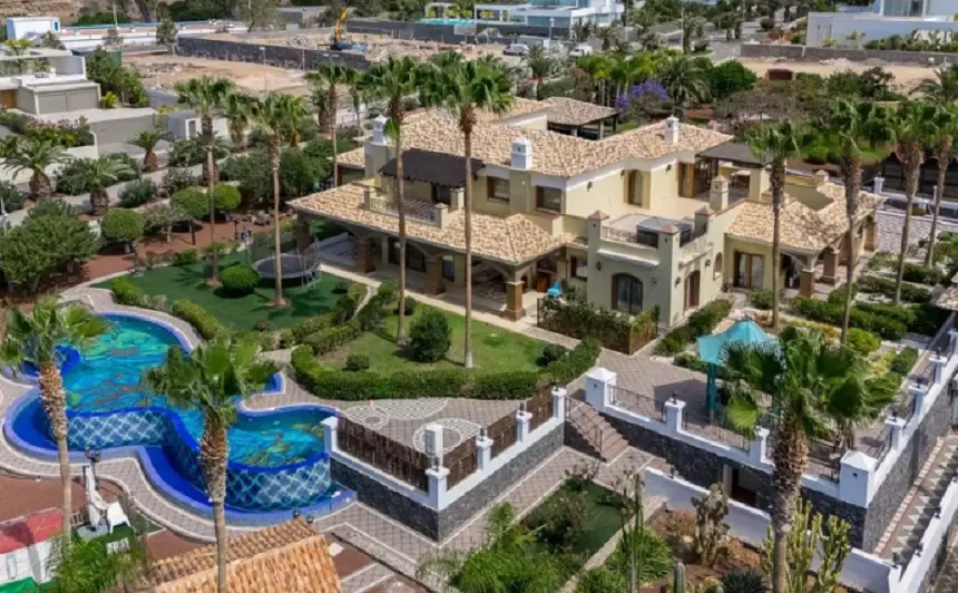 Imagen de la impresionante villa que se vende en Adeje por el módico precio de 13 millones de euros. 