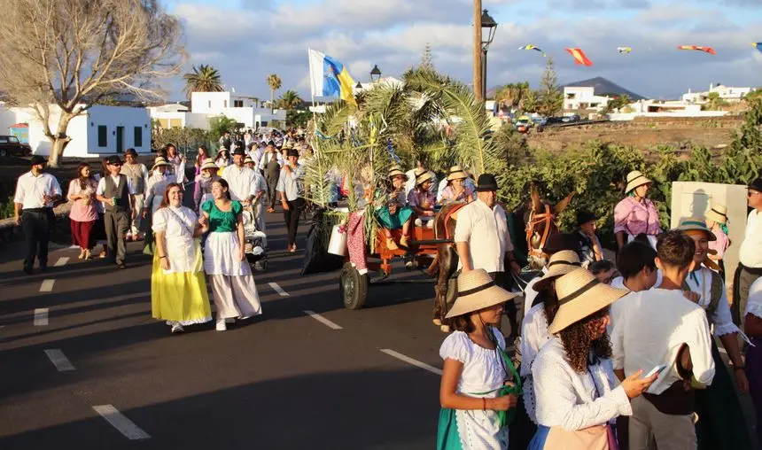 Los vecinos se echaron a la calle para disfrutar de la romería