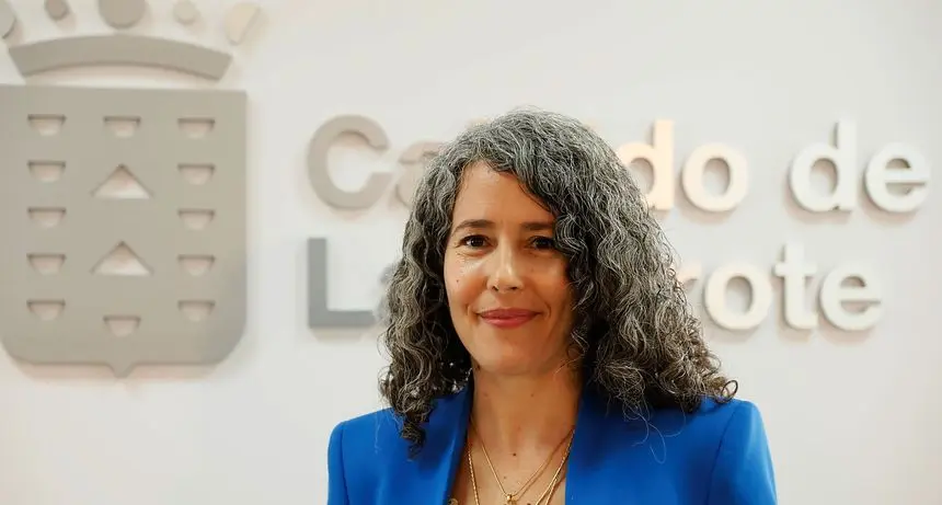 Ariagona González en la sede del Cabildo