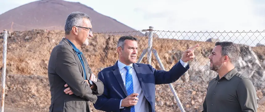 Visita al solar donde se ubicará la residencia.