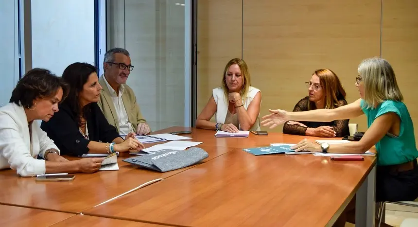 Reunión de Marci Acuña en La Laguna.