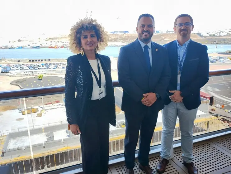 El alcalde de Arrecife, la concejala de Turismo, y directivo de Global Ports conocen el desarrollo de las obras de la nueva terminal de pasajeros de Arrecife