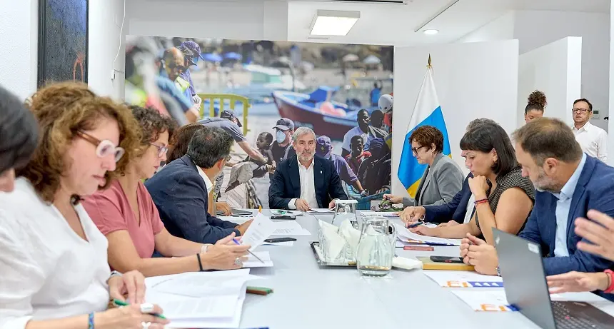 Fernando Clavijo este jueves al frente del encuentro con las ONGs.
