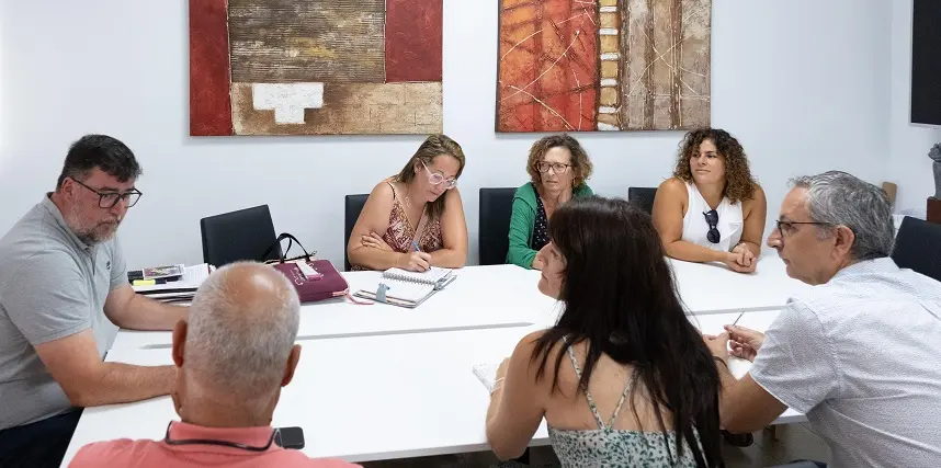 Visita de directores a Isidro Pérez y Estefanía Luzardo.