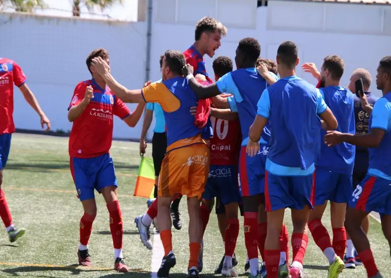 Momento de la celebración del tanto de la victoria