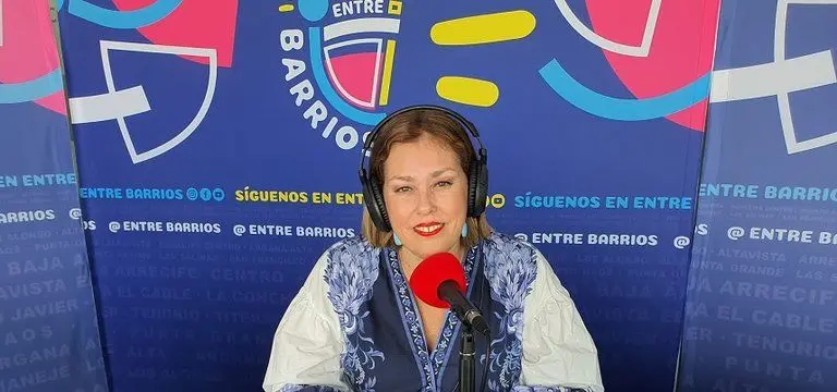 Astrid Pérez en una de sus intervenciones en el programa Entre Barrios de Crónicas Radio
