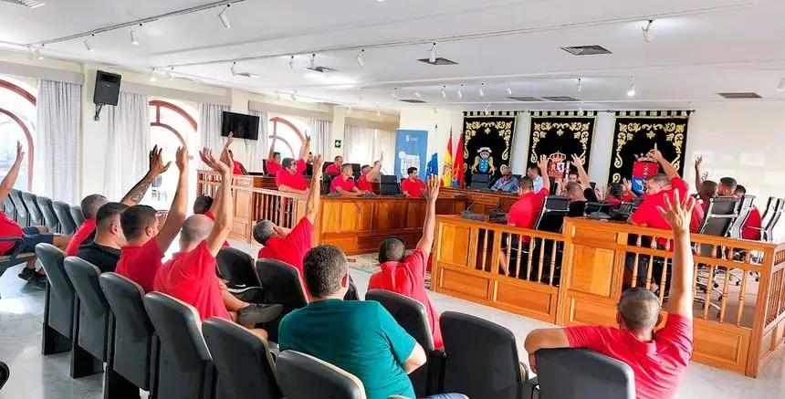 Imagen del encuentro que celebraron los taxistas esta semana en el salón de plenos del Ayuntamiento de Arrecife