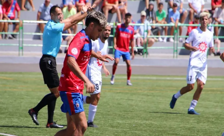 Una de las jugadas del encuentro de este domingo