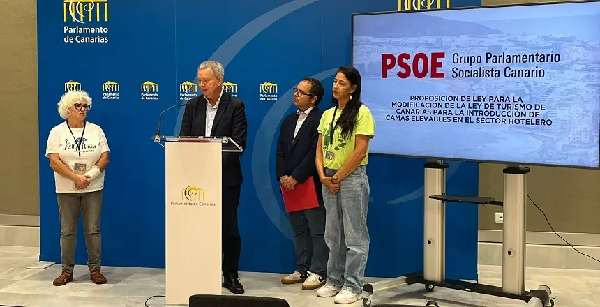 Sebastián Franquis en la rueda de prensa que ofreció este martes para explicar su posición sobre las camareras de piso.