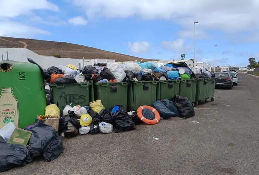 Imagen del estado de algunos contenedores del municipio