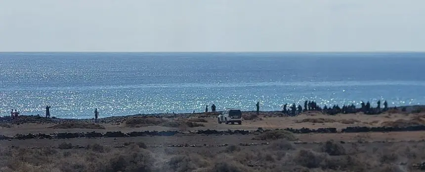 La Guardia Civil llegó en seguida al lugar de la llegada de los inmigrantes una vez que fueron alertados de la llegada de la patera.