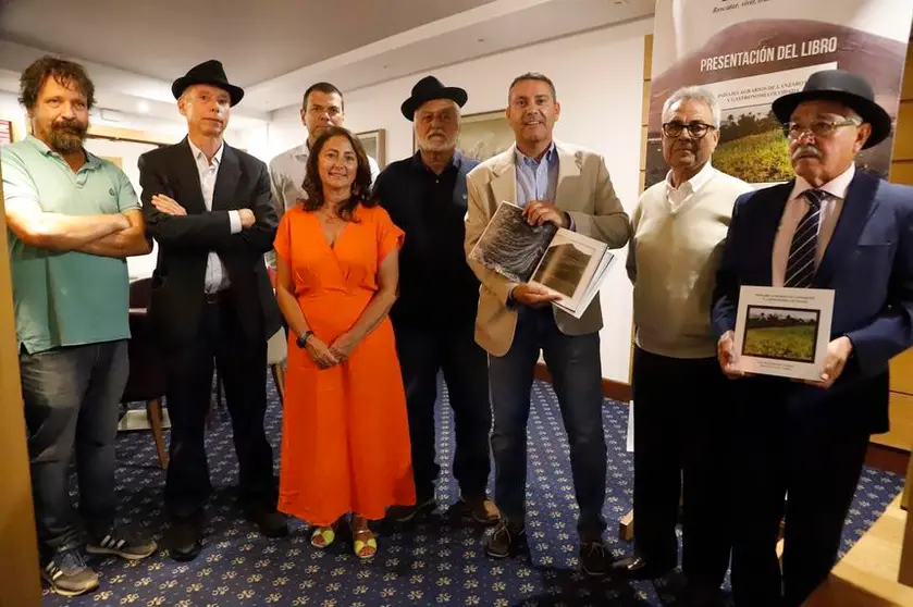El presidente del Cabildo acudió a la presentación de libro.