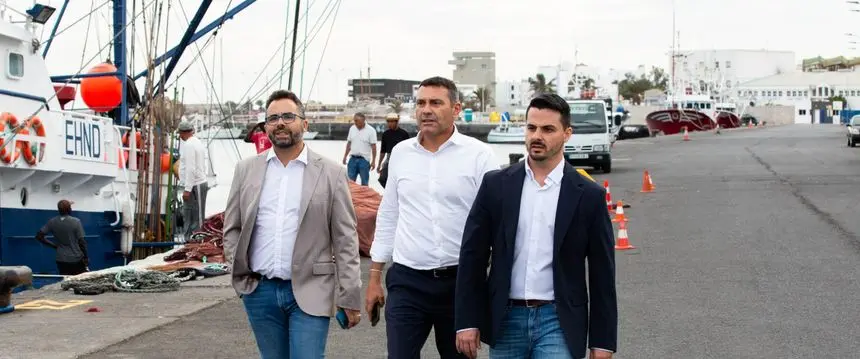 Echedey Eugenio, Oswaldo Betancort y David Toledo dirigiéndose a Puerto Naos