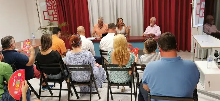 Imagen de archivo de una Ejecutiva del PSOE lanzaroteño presidida por María Dolores Corujo