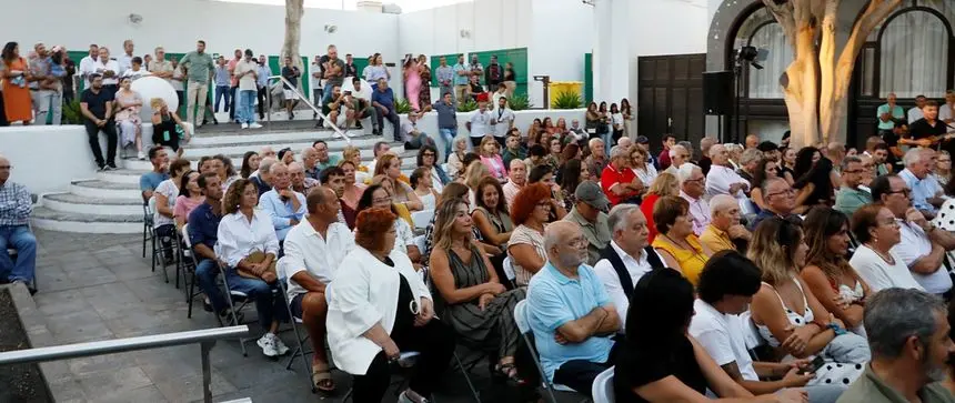 La Recova se llenó este viernes para seguir el acto de homenaje a los jugadores que estuvieron hace más de 50 años en la Unión Deportiva Lanzarote.