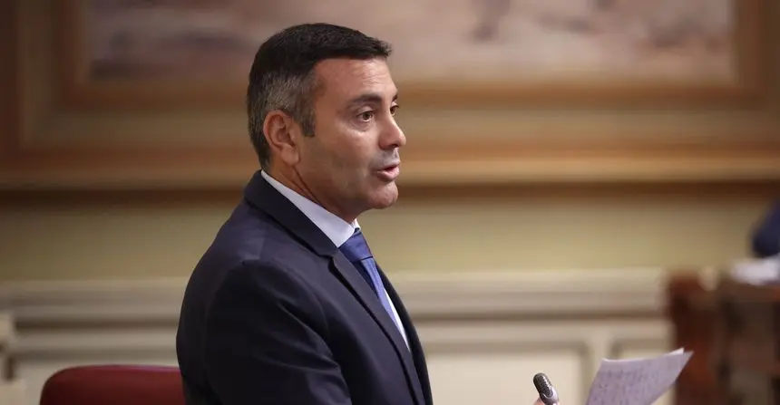 Oswaldo Betancort este martes en el Parlamento de Canarias