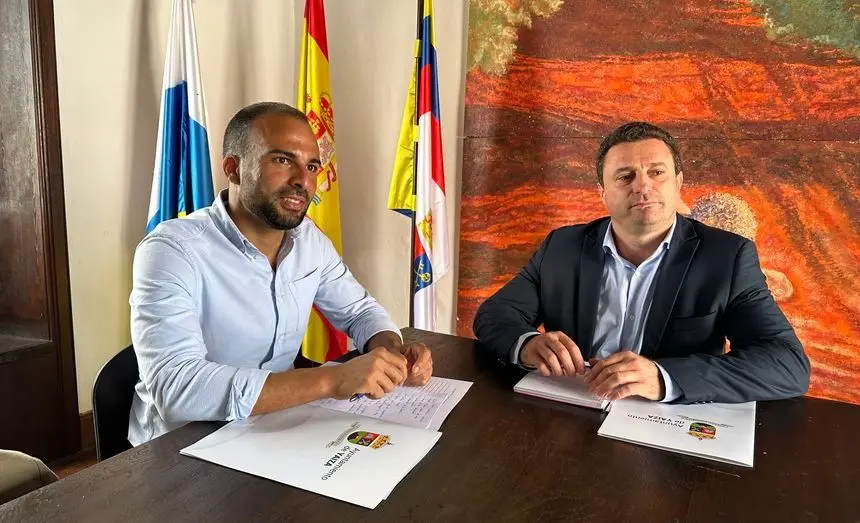 Daniel Medina y Óscar Noda en el despacho del Consistorio sureño
