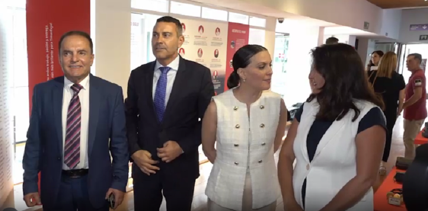 El alcalde de Tinajo, el presidente del Cabildo de Lanzarote y la consejera de Cultura del Gobierno de Canarias estuvieron presentes en el acto.