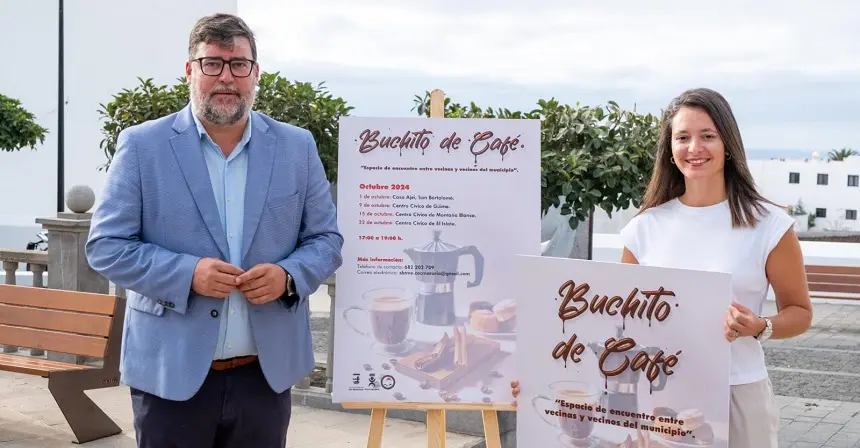 Isidro Pérez y Mónica de León presentando Buchito de Café.