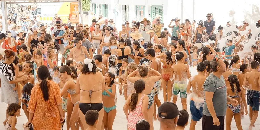 Imagen de los vecinos de Playa Honda disfrutando de una de las actividades realizadas.