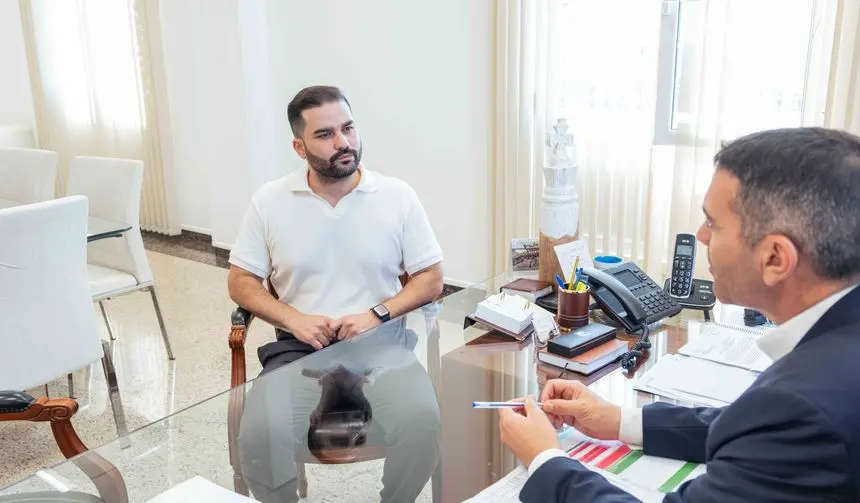 Presidente junto al consejero Jesús Machín