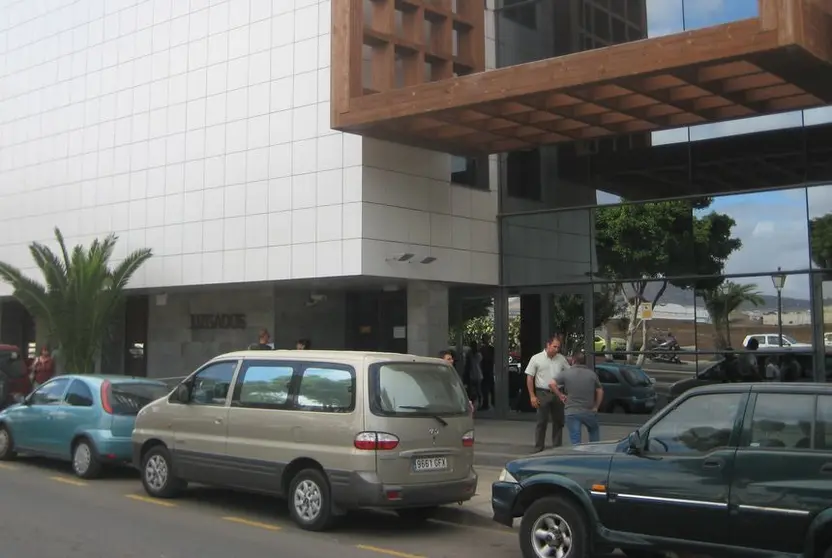 Imagen de archivo de la entrada de los juzgados de Arrecife.