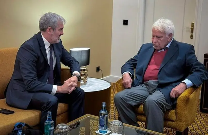 Fernando Clavijo con el ex presidente del Gobierno español Felipe González.