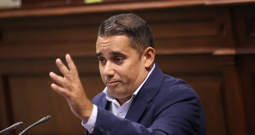 Yoné Caraballo en una intervención en el Parlamento autonómico. 