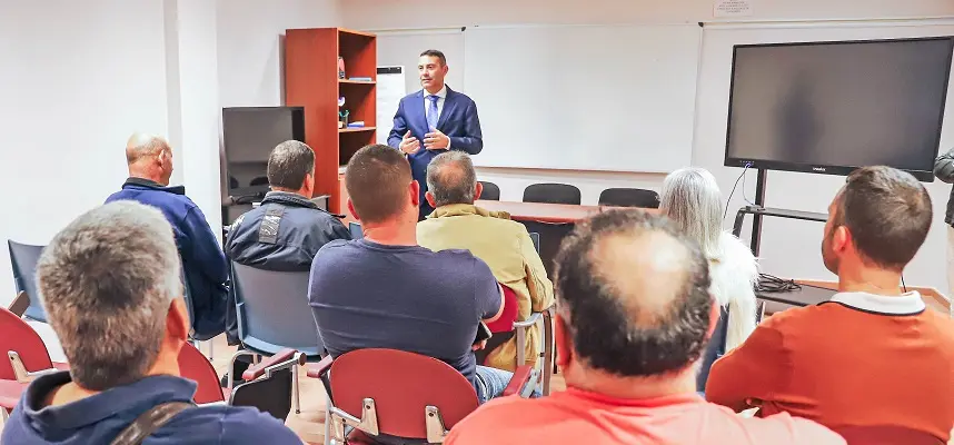Reunión del presidente y ganaderos.